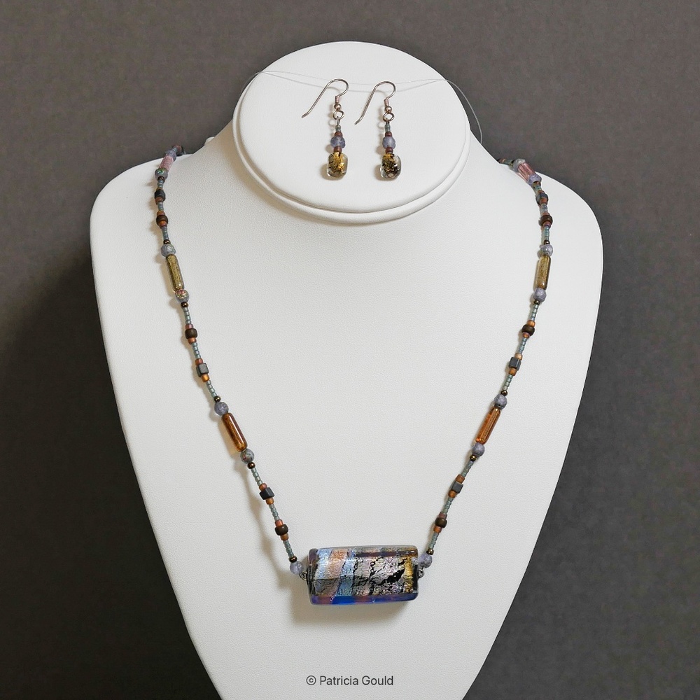 NEW - S10 - Handmade foil-lined beaded necklace set - One of a kind